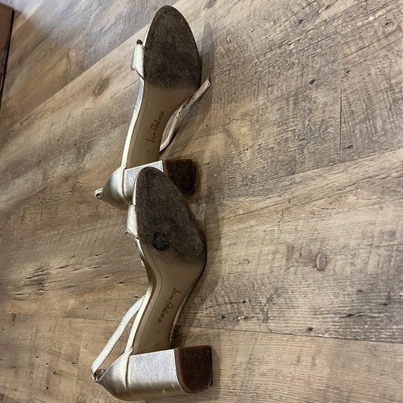 Gold scalloped heels - Picture 3 of 3